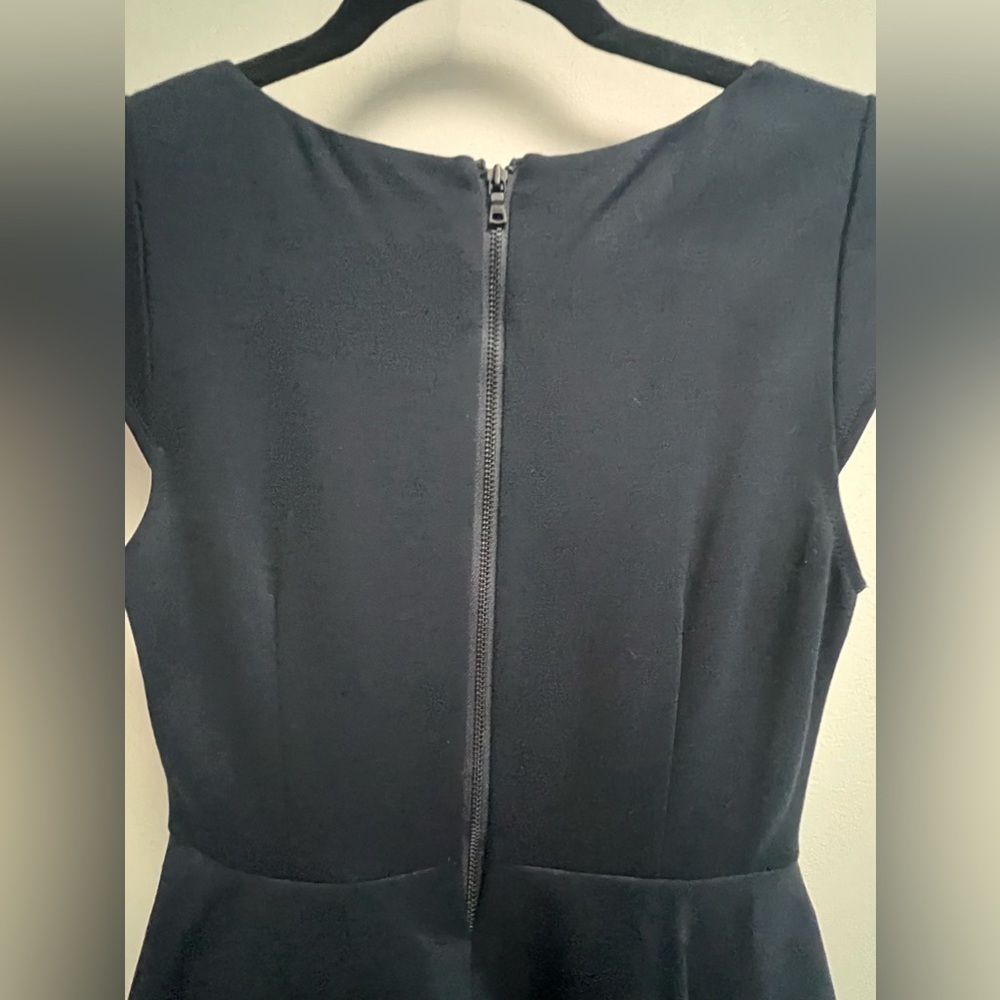 ALICE + OLIVIA Women’s Navy Blue Cap Sleeve Victoria Peplum Dress - size 6 - Picture 3 of 9